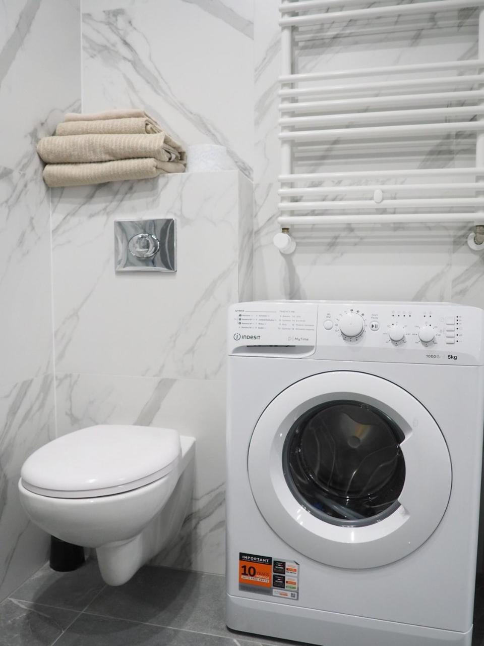Sunapart A 182 Warsaw Luaran gambar